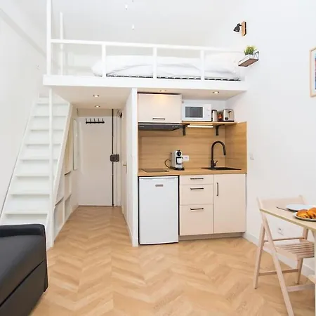 - - Superbe Avec Balcon - Centre - - Daire Nice