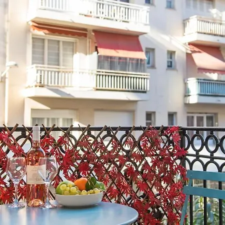 - - Superbe Avec Balcon - Centre - - * Nice