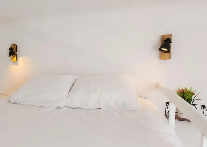 - - Superbe Avec Balcon - Centre - - *