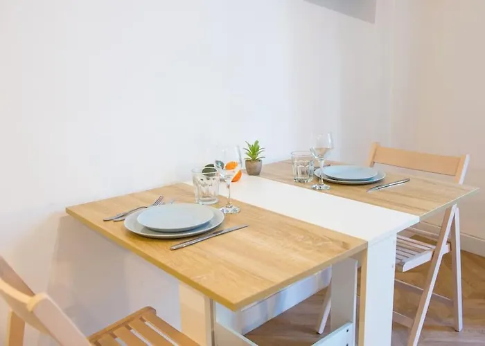 - - Superbe Avec Balcon - Centre - - * نيس