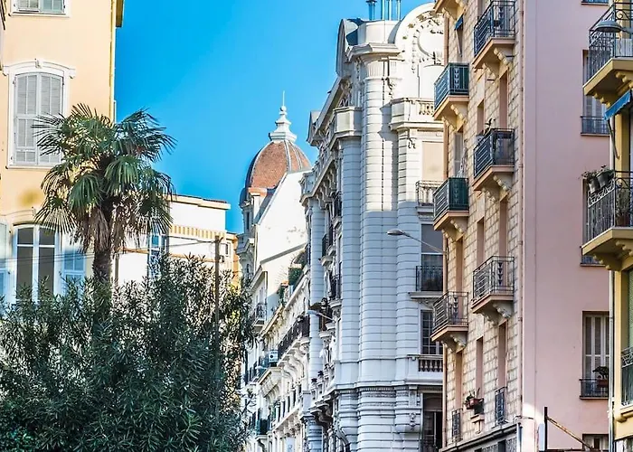 - - Superbe Avec Balcon - Centre - - *