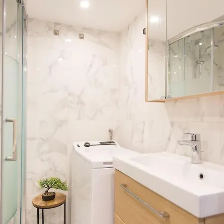 - - Superbe Avec Balcon - Centre - - Apartmán