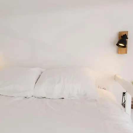 - - Superbe Avec Balcon - Centre - - *