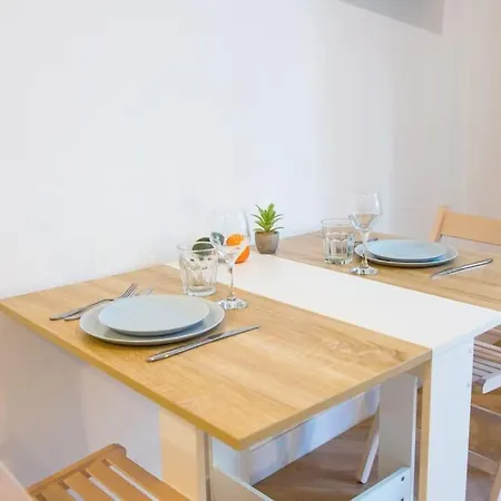 - - Superbe Avec Balcon - Centre - - * Νίκαια