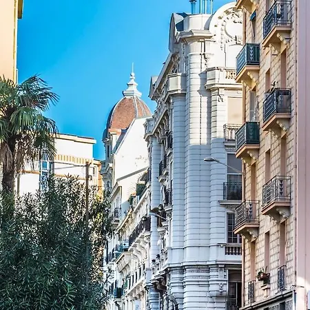 - - Superbe Avec Balcon - Centre - - *